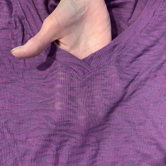 Unique tee with sheer zebra design. V-neck Tee in violet - Picture 6 of 7